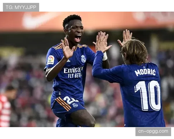 即时战报：格拉纳达球员被红牌罚下，十人应战客场0-1落后皇家社会